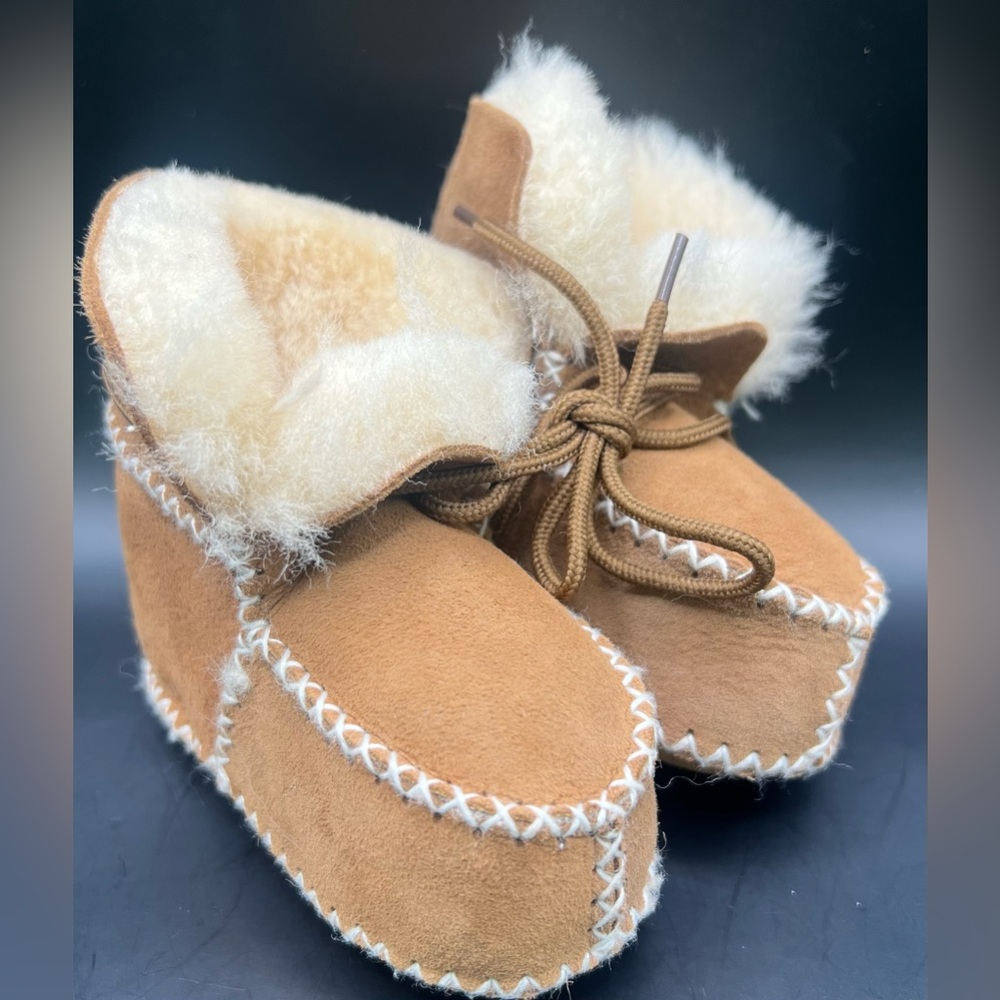 Cozy Tan Kids Shoes w/Faux Fur‎ Lining- 5 inch toe to heel, small spot on bottom